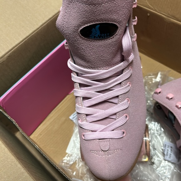 Foxy Roller Skates - Picture 5 of 10